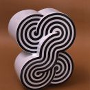 Wolkenobjekt Spirale, weisses Porzellanobjekt mit schwarzer Spirale, für Rosenthal, 1972, limitierte Auflage von 200, 17 x 12,5 cm