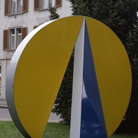 Skulptur PK 18, 1988, Aluminium lackiert, 230 x 260 x 80 cm Jetziger Standort: Kantonsspital Frauenfeld