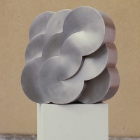 Skulptur Bewegung, 1974, Stahl, 60 x 60 x 45 cm, Inv. Nr. NS 21